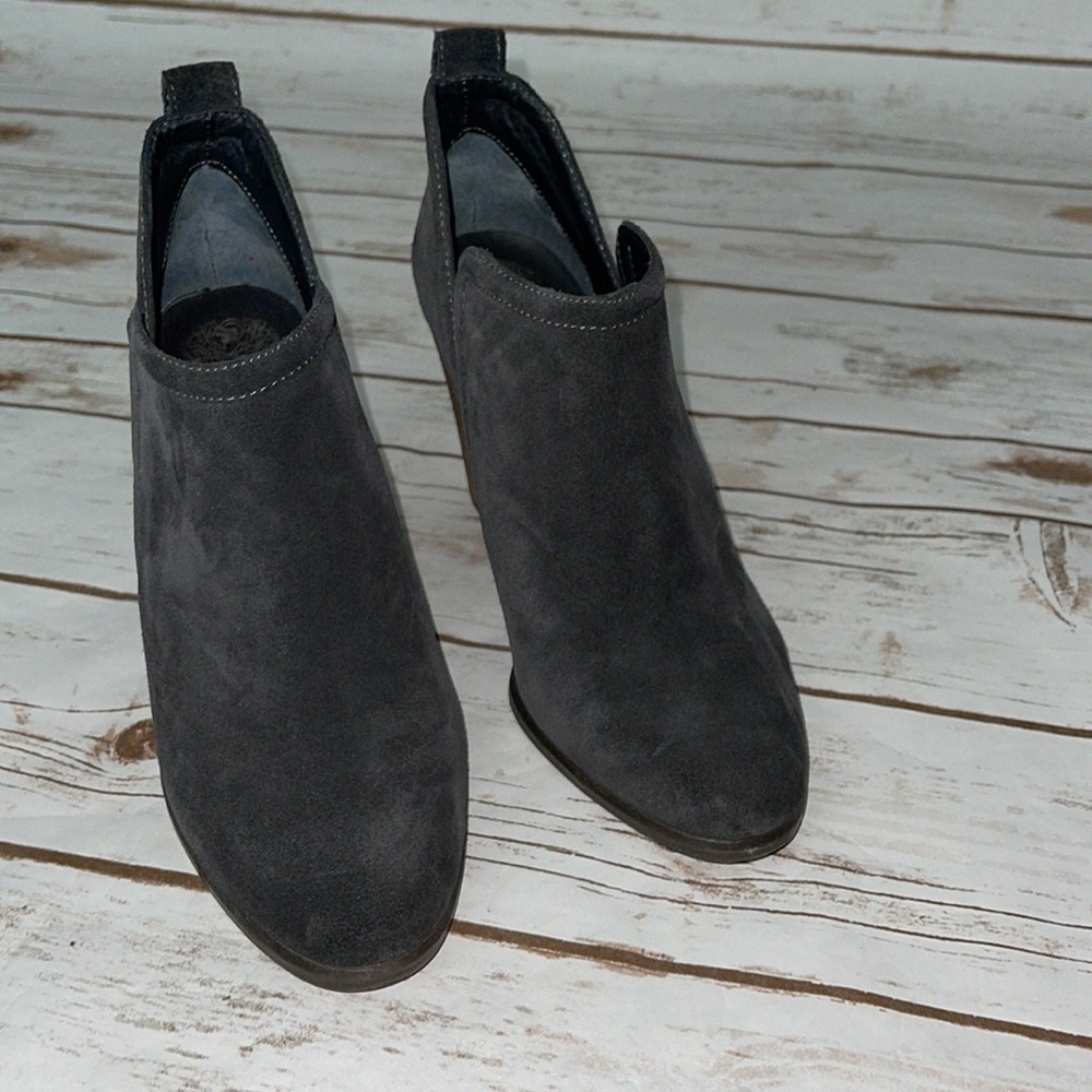 Vince Camuto Francia Suede Booties Women’s Size 9 Stacked Heel Pull On Gray - Picture 5 of 10